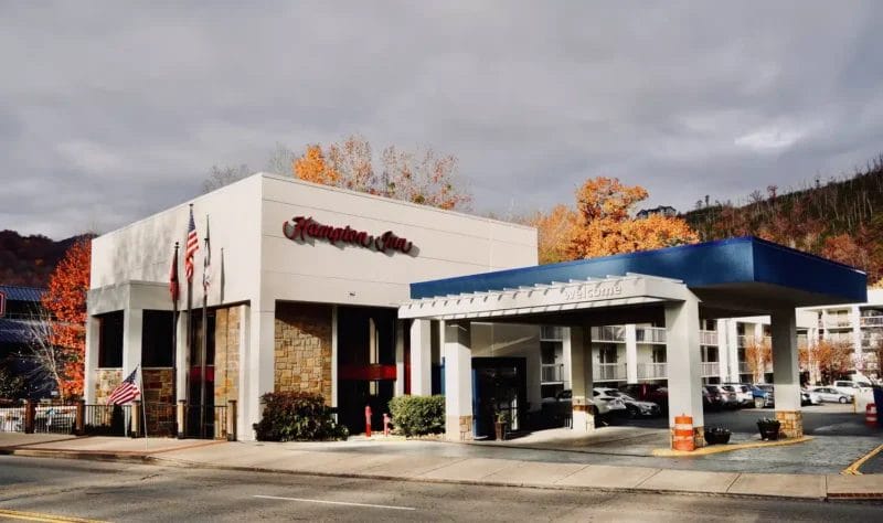 hampton inn gatlinburg exterior